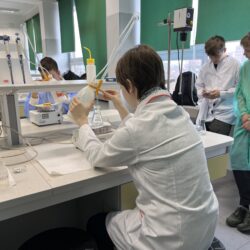 Warsztaty laboratoryjne na Uniwersytecie Rolniczym